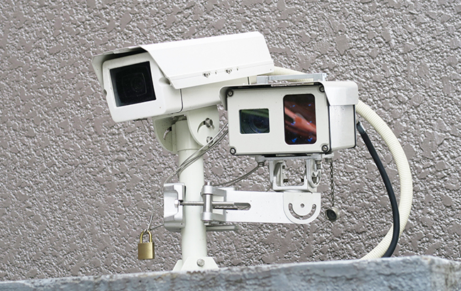 監視カメラが攻撃をする？