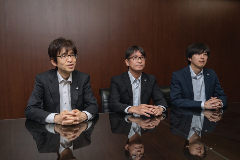 株式会社パトライト担当者へのインタビューの様子