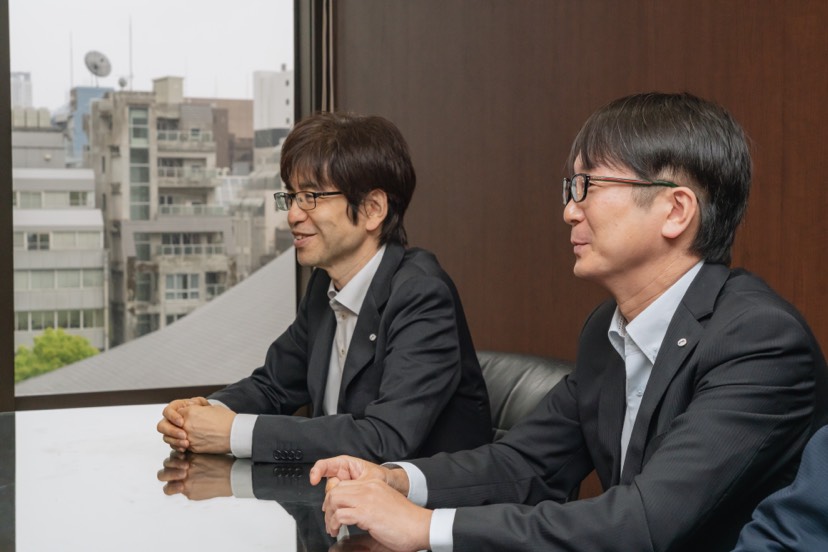 株式会社パトライト担当者へのインタビューの様子