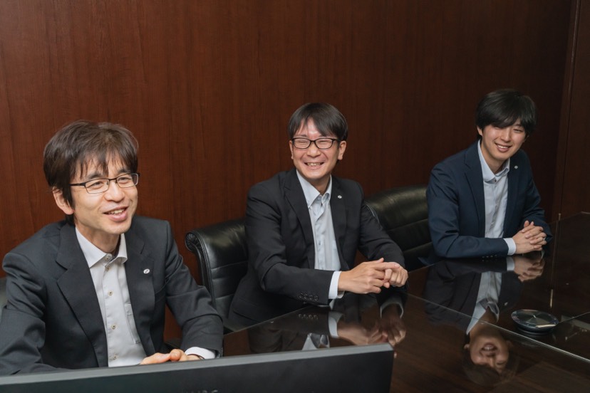 株式会社パトライト担当者へのインタビューの様子